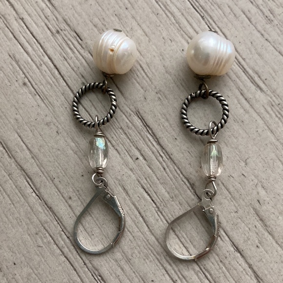 Sterling earrings with fresh water Pearl - Picture 2 of 4